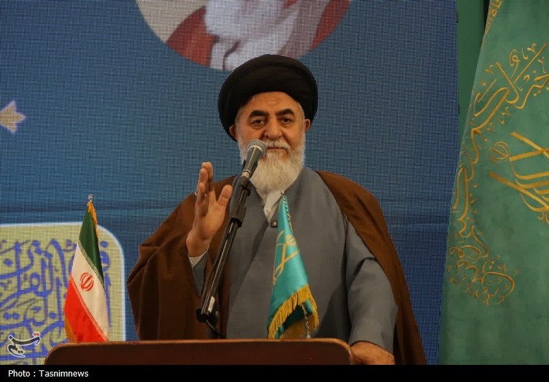 مسلمانان و آزادیخواهان جهان در خونخواهی امام شهید نقشآفرین باشند مسلمانان و آزادیخواهان جهان در خونخواهی امام شهید نقشآفرین باشند