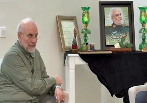 حضور قالیباف در منزل شهیدان خادمی و نصیرزاده
