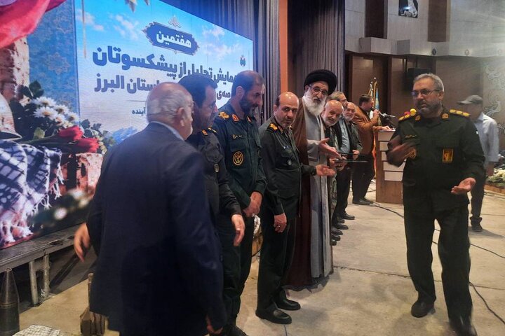 سردار ادیبی: فرهنگ ایثار و مقاومت به نسل جدید منتقل شود