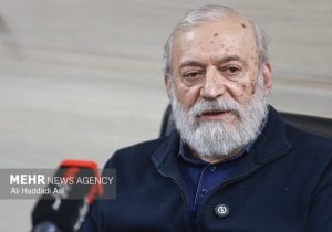 لاریجانی: تنگه هرمز را باید با قدرت حفظ کنیم