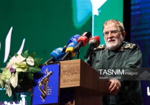 سرلشکر ایزدی: سپاه و ارتش آماده دفاع از تنگه هرمز هستند