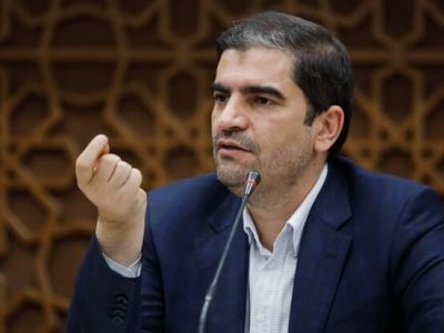 فروش ۱۰ هزار دلار صف دلالان ارز را از سبزهمیدان به بانکها منتقل کرد
